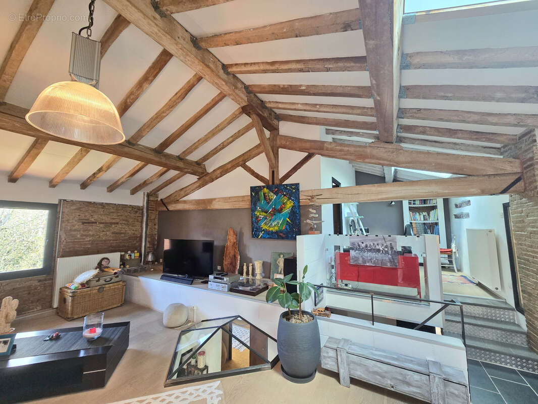 BOURG SAINT BERNARD, Maison atypique de 195 m2 à vendre. - photo 10