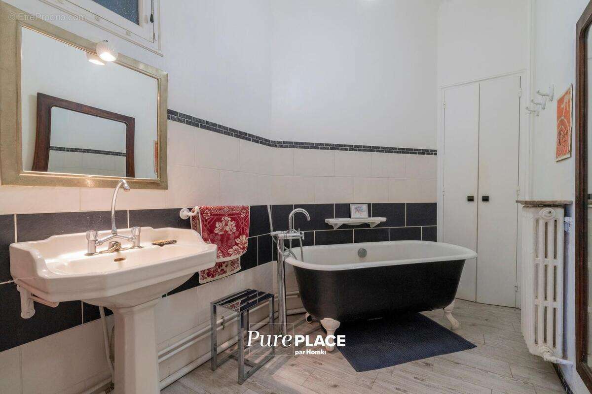 Appartement à MARSEILLE-4E