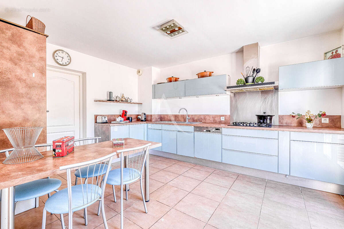 Bailly-Romainvilliers :  Maison familiale de 160 m², terrain 887 m², vue lac - photo 8