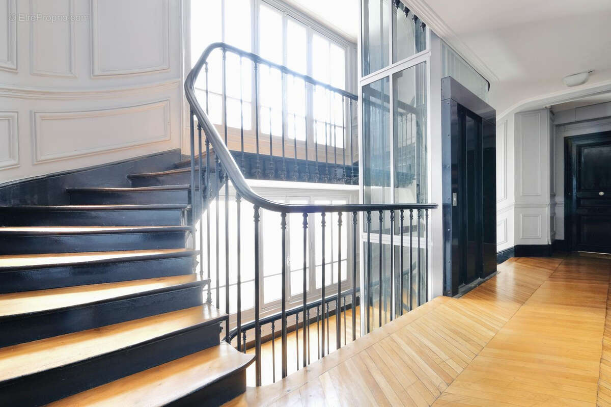 Appartement à PARIS-14E