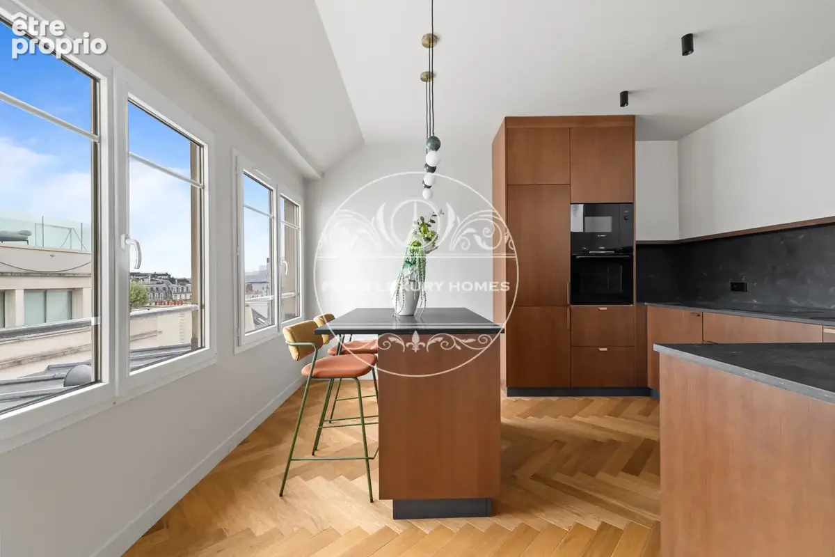 Magnifique duplex rénové avec vue à Paris 8ème ! - photo 12