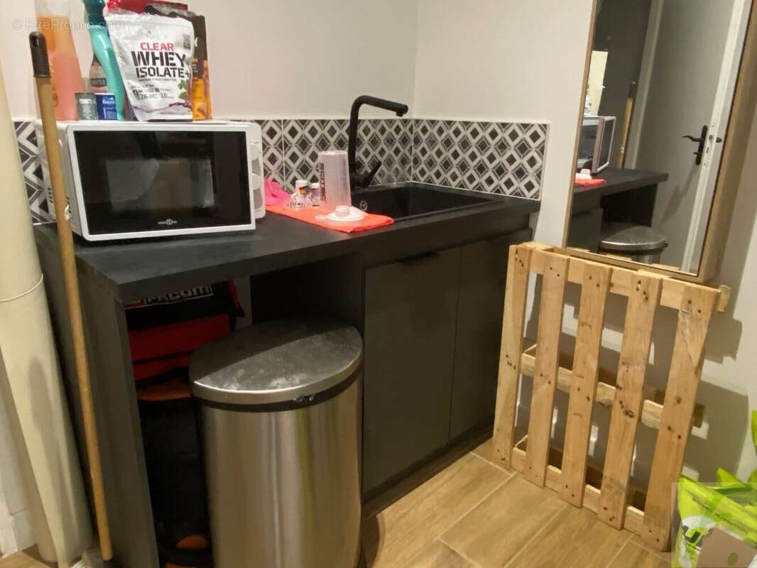 Aix les bains - a vendre murs commerciaux occupés 70,10 m² - photo 2