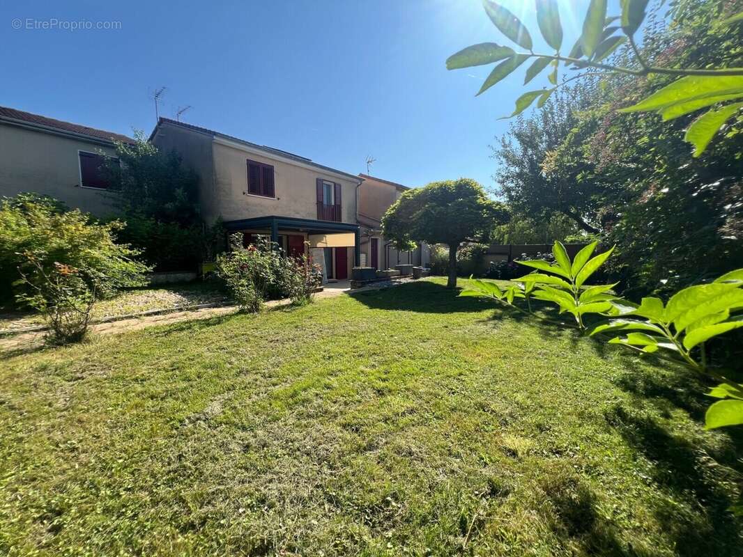 Maison à CHARNAY-LES-MACON