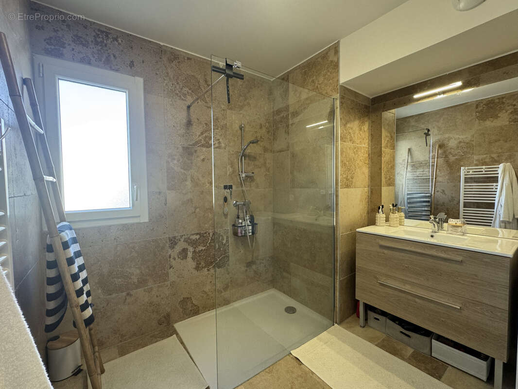 Appartement à PIERRELATTE