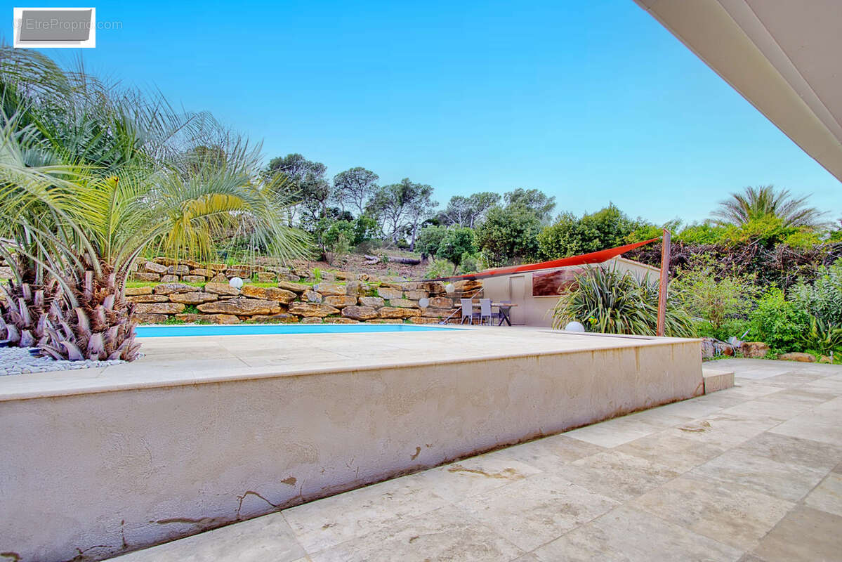 Maison à CARQUEIRANNE