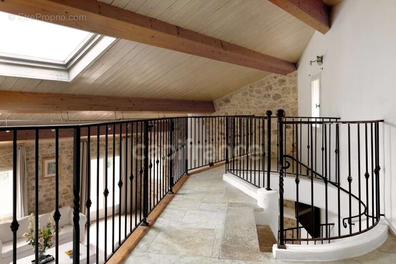 Propriete à vendre 6 pièces GOURDON (06), vue mer, jardin de 6000 m², garage - photo 9
