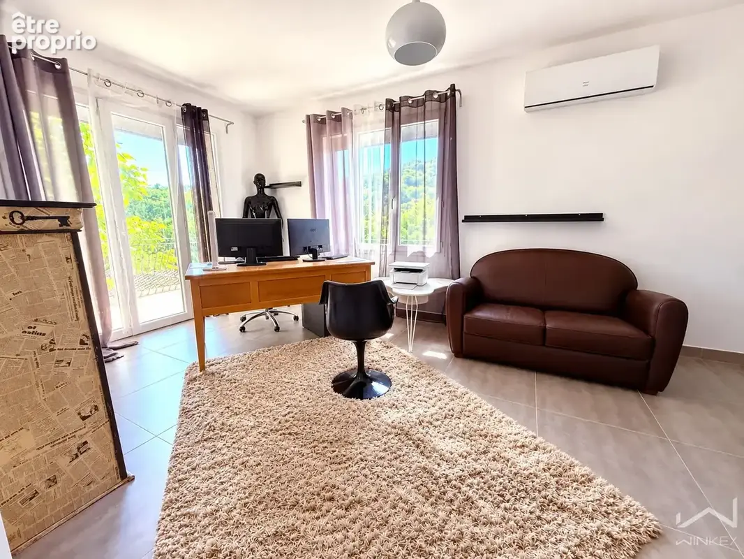 Nathalie Sinad vous présente à Uchaux cette propriété d'environ 201 m2 au total, avec piscine, studio et appar - photo 13