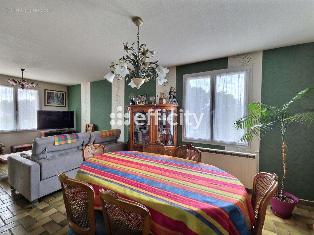 Maison 143 m² à Saint-Georges-De-Rex  - photo 6