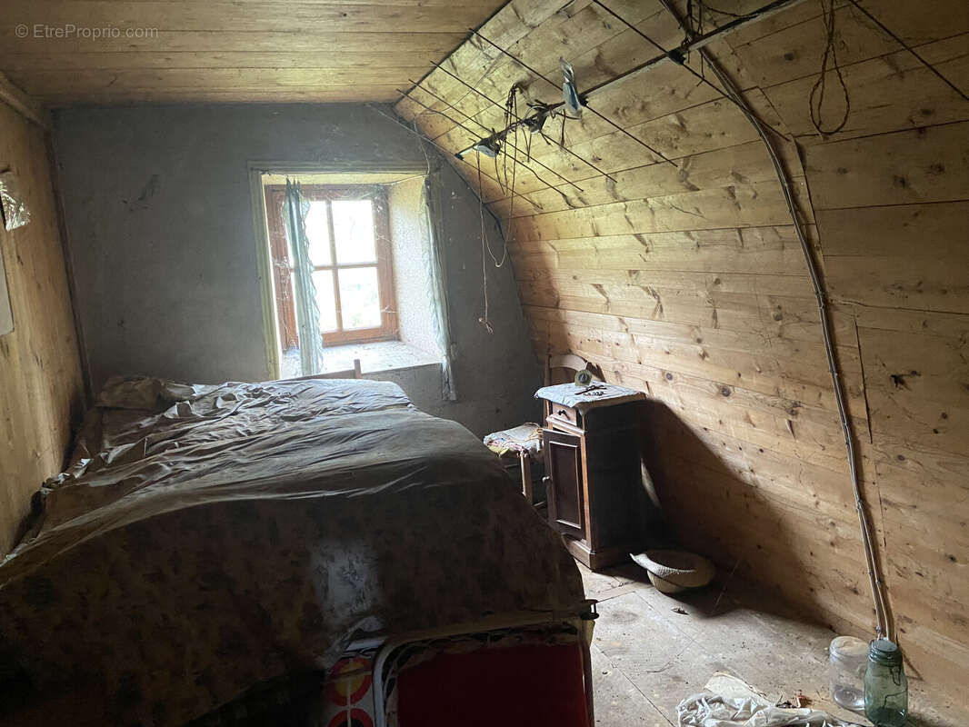 Maison à SAINT-GENES-CHAMPESPE