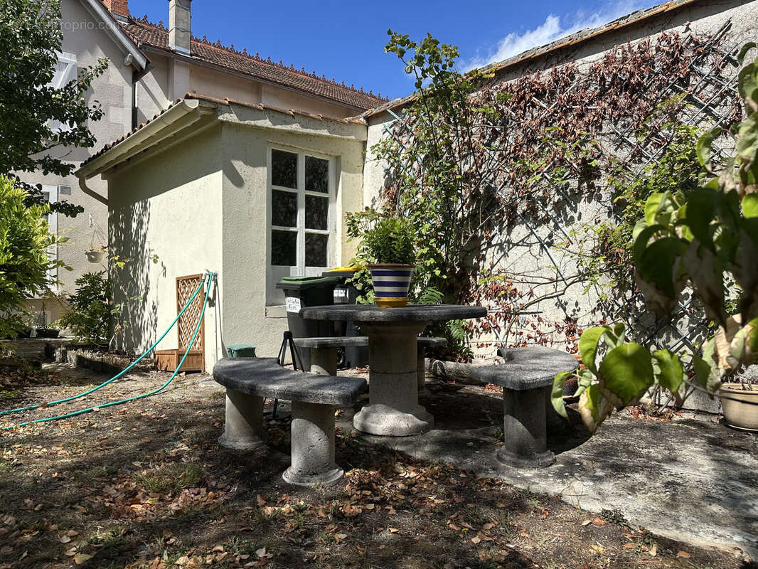 Maison à BARBEZIEUX-SAINT-HILAIRE