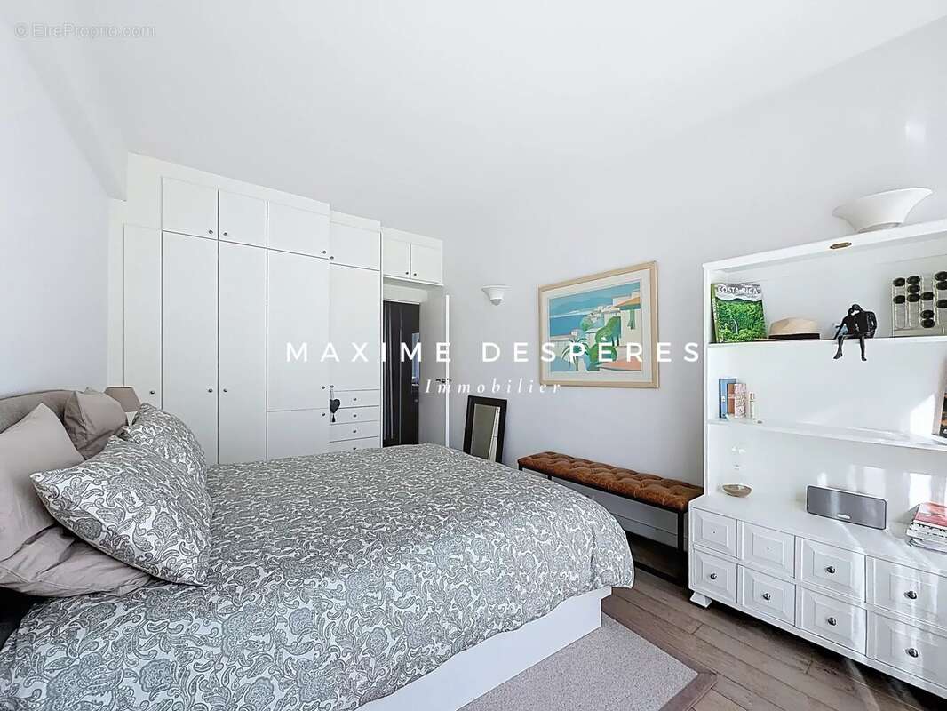Appartement à NEUILLY-SUR-SEINE