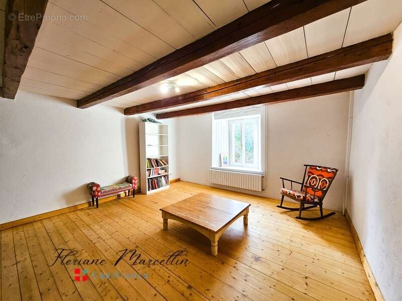 Appartement à PERS-JUSSY