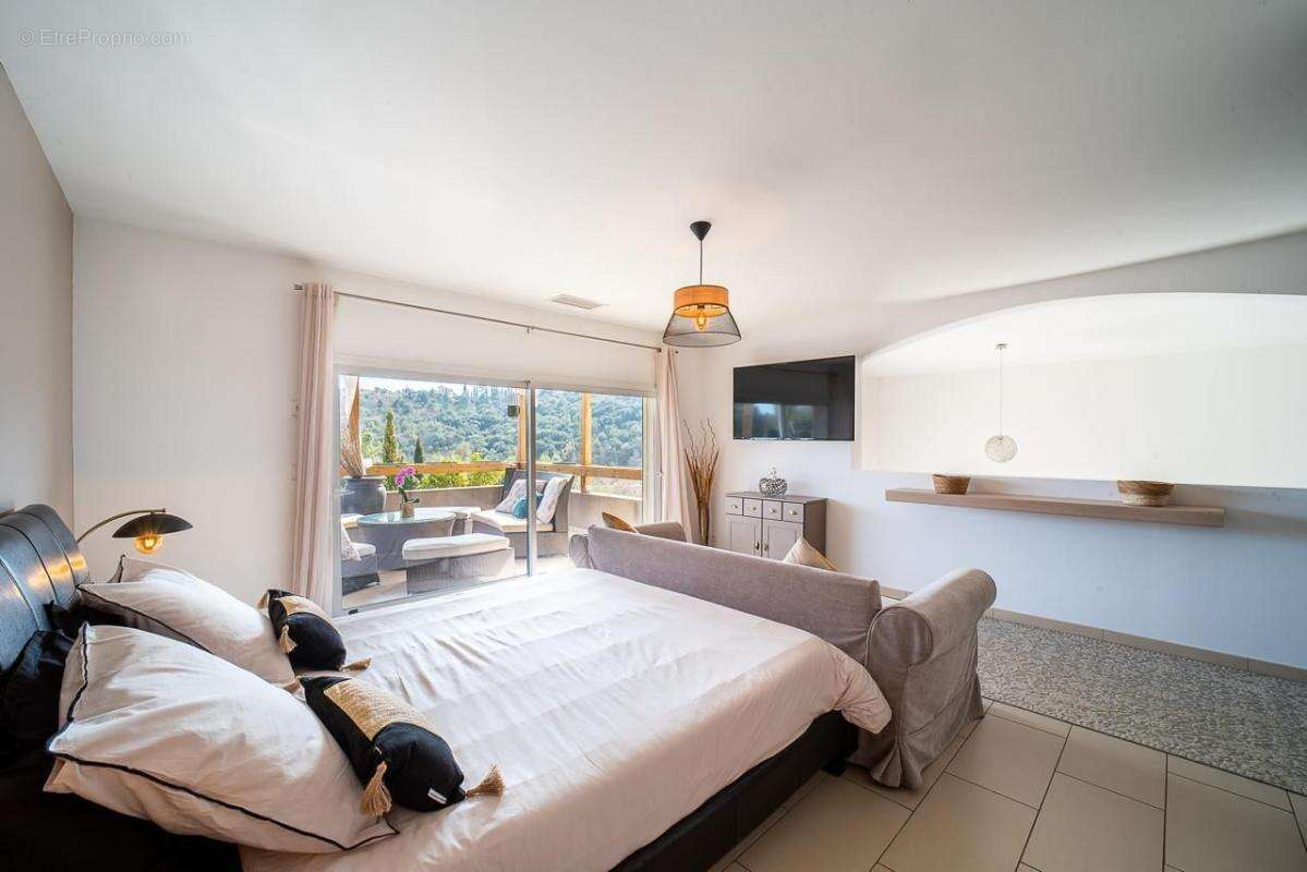 URGENT! Villa 9/10 pièces de 250m² sur terrain de 1250m² avec piscine à vendre / Céret 66400-66490 Vivès _ Saint-Jean-Pla-de-Cor - photo 17