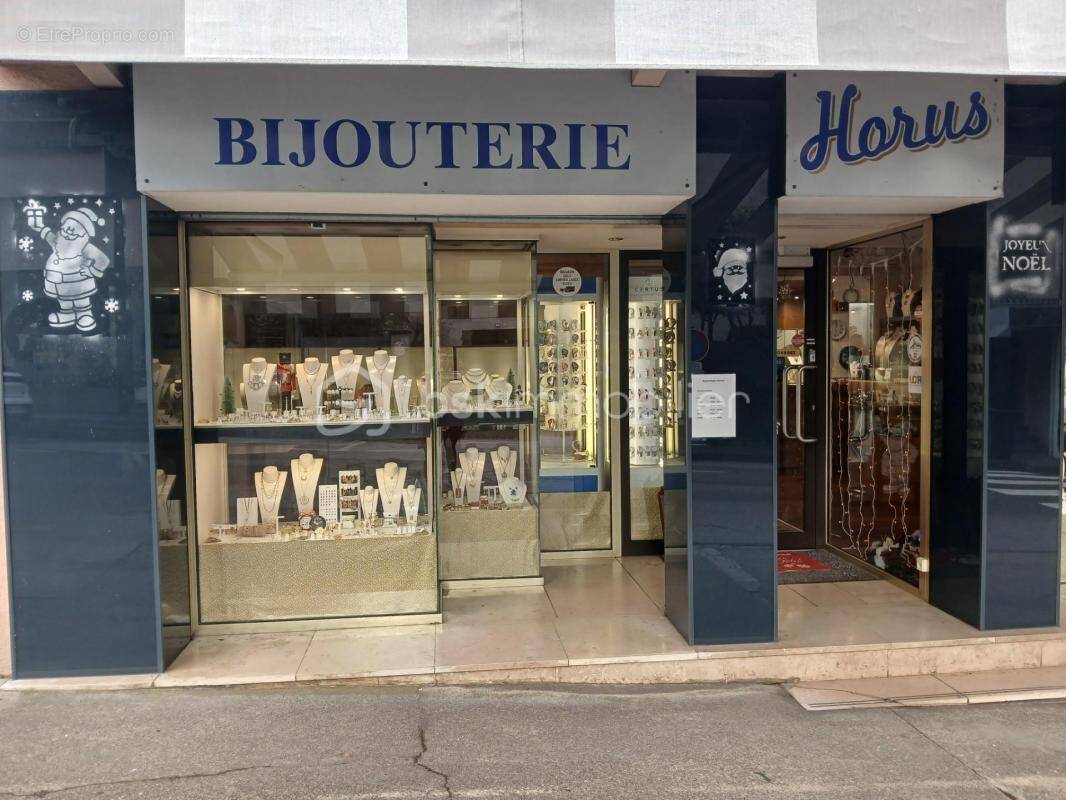Commerce à LA ROCHETTE