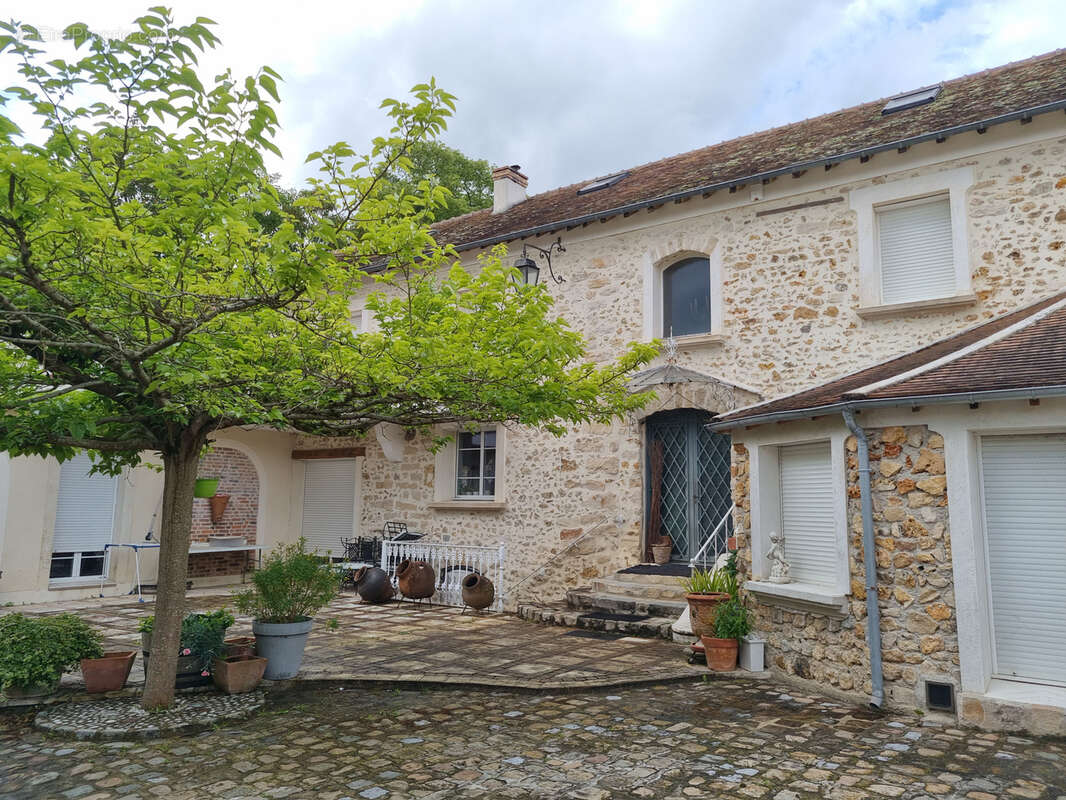 Maison à BRUYERES-LE-CHATEL