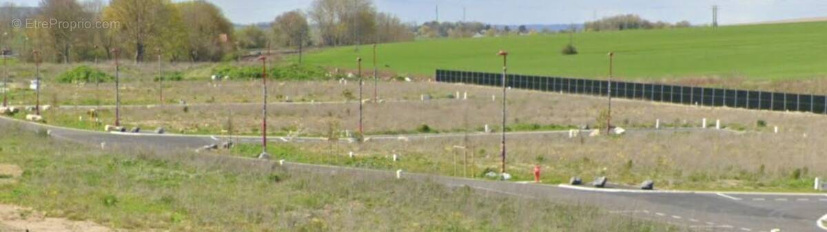 Terrain à COURCY