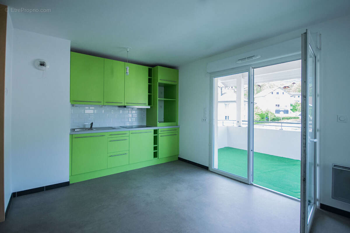 Appartement à BONNE