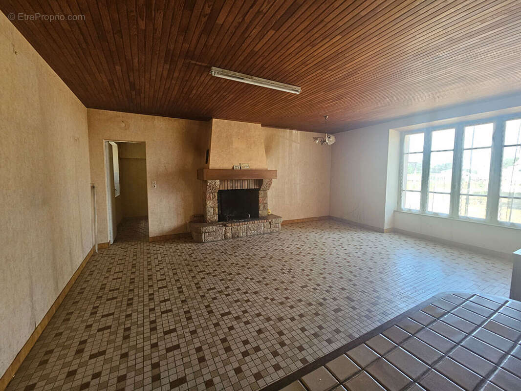 EXCLUSIVITÉ AMANDA - Longère en pierres - 7 pièces - 111 m2 - 5 Chambres - Dépendances - VIGNOC - photo 2