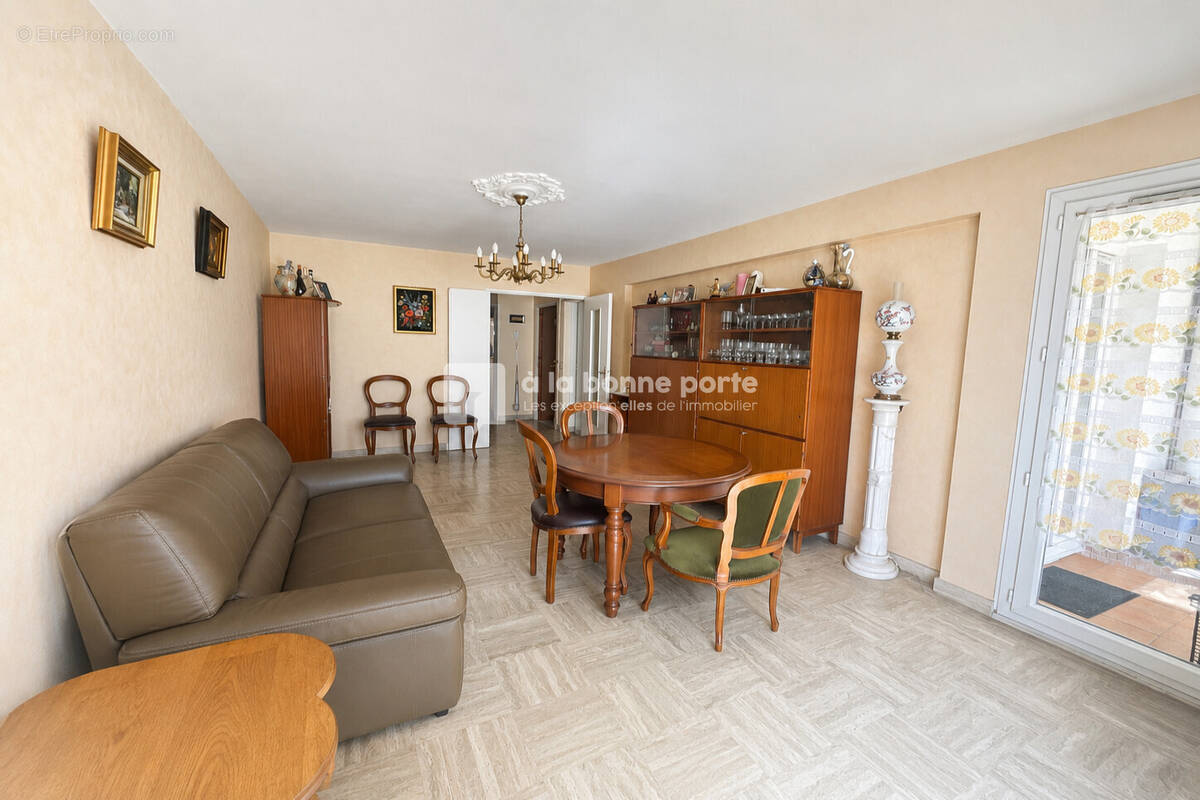Appartement à MARSEILLE-4E