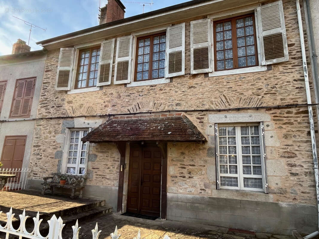 Maison à COUSSAC-BONNEVAL