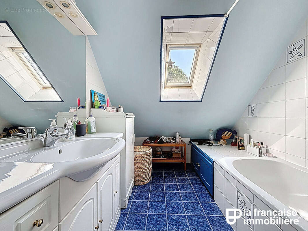 A VENDRE - Domaine Cicé Blossac - propriété 7 pièces - photo 12