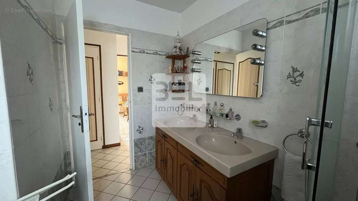 Maison à LAUDUN-L'ARDOISE