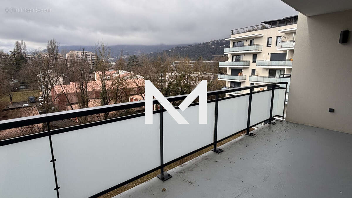 Appartement à MEYLAN