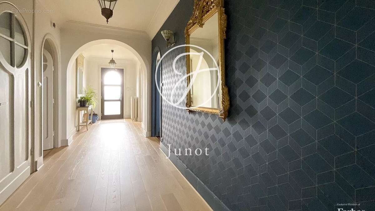 Templeuve en Pévèle – Maison de caractère – 262m² - 5 chambres – Bureaux – Jardin – Sous-sol - photo 6