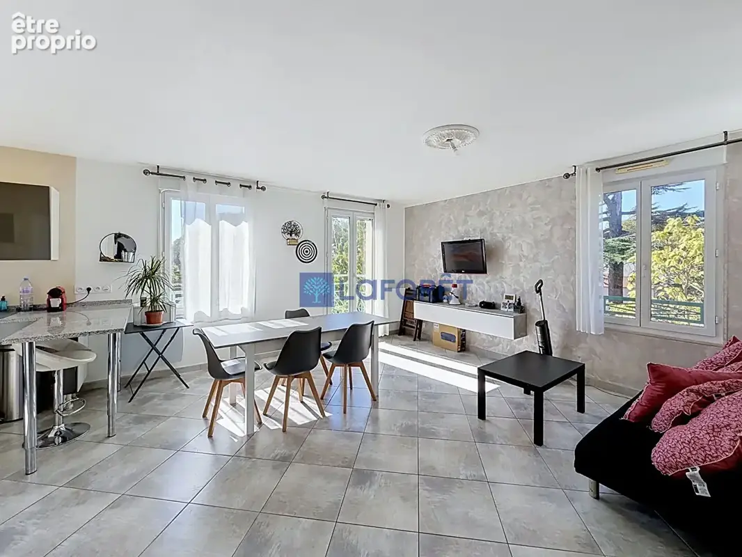 Appartement à SAINT-PIERRE-DU-PERRAY