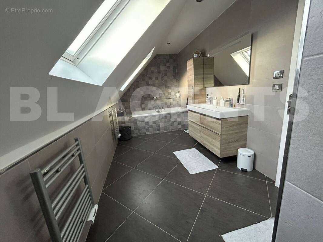 IMG-20251218-WA0060 - Maison à ARMENTIERES-EN-BRIE