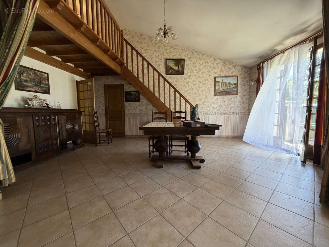 Maison à LA ROCHE-CHALAIS