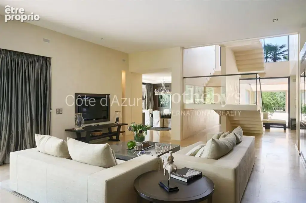 Terre Blanche, villa de plus de 500 m² avec cinq suites sur un parc de 9 585 m² - photo 8