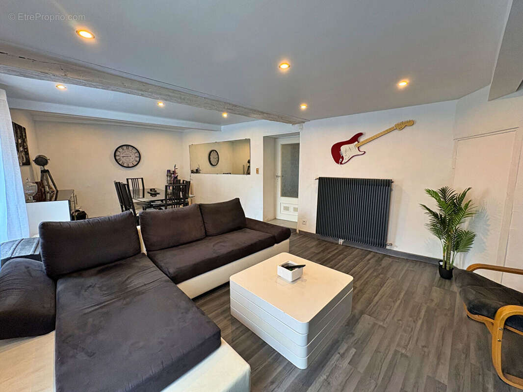 Maison à RENAISON