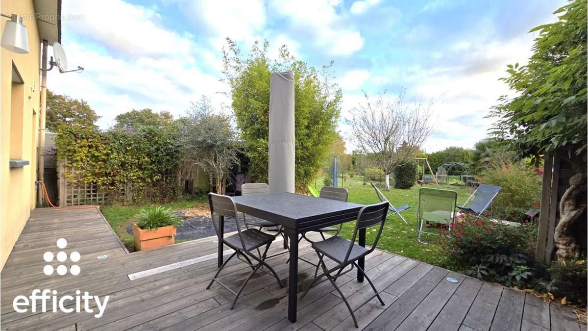 Maison à BOURG-DES-COMPTES