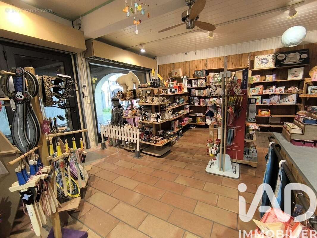 Photo 2 - Commerce à UZES