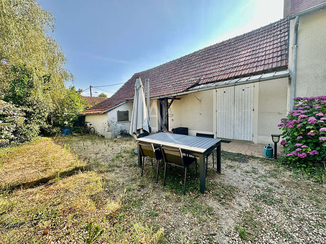 Maison de charme à vendre à Sandillon (45640) - photo 12