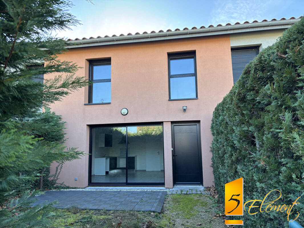 Maison à LA TOUR-DE-SALVAGNY