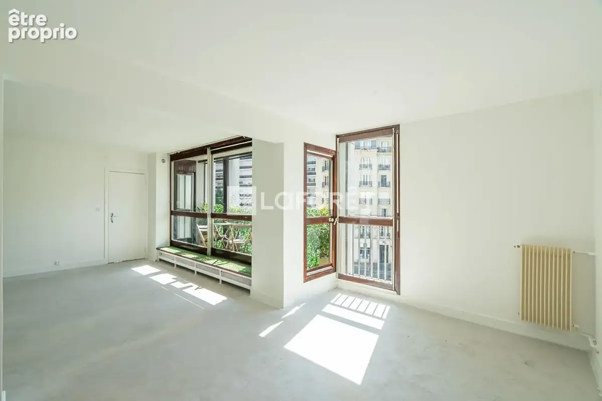 Paris 15e - Citroën-Boucicaut / Lourmel - 149,60 m² traversant, cinq chambres et trois balcons - photo 2