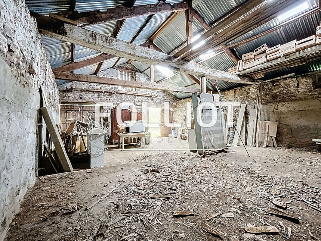 Parking à SAINT-DENIS-LE-GAST