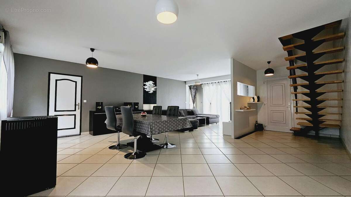 Maison à MEHUN-SUR-YEVRE