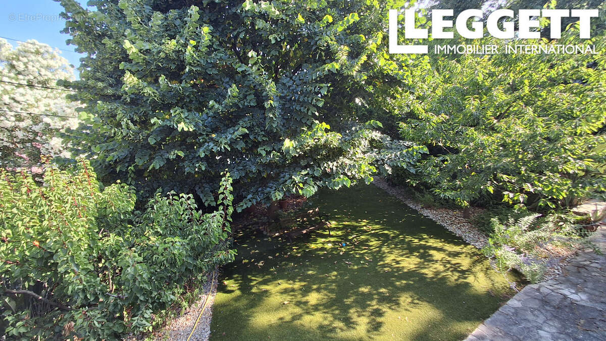 Maison de 125m², avec sous-sol, parcelle de 870m², dépendance, garage, piscine, jardin, Petit Bois Cap Brun - photo 9