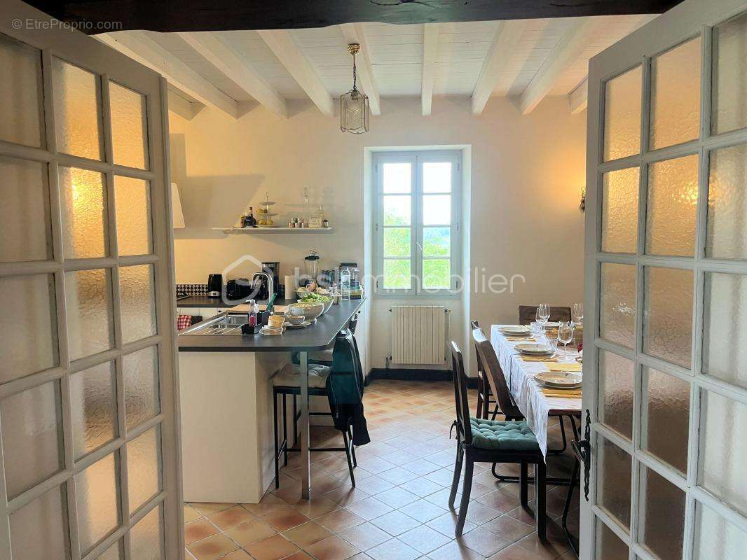 Propriété avec gîtes, piscine, dépendances et pigeonnier historique dans le Gers - photo 5