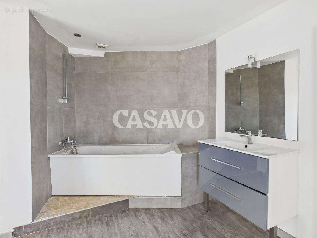 Appartement à EGUILLES