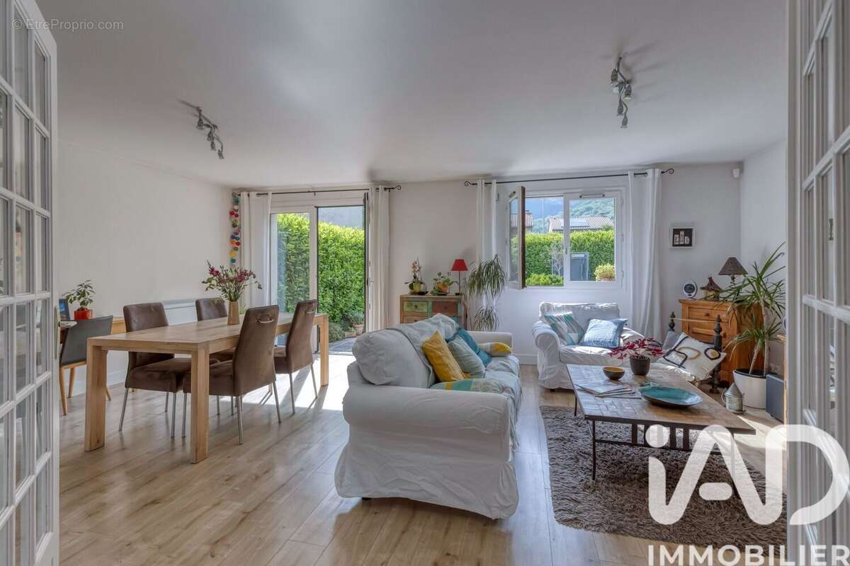 Maison 110 m² à Crolles  - photo 3