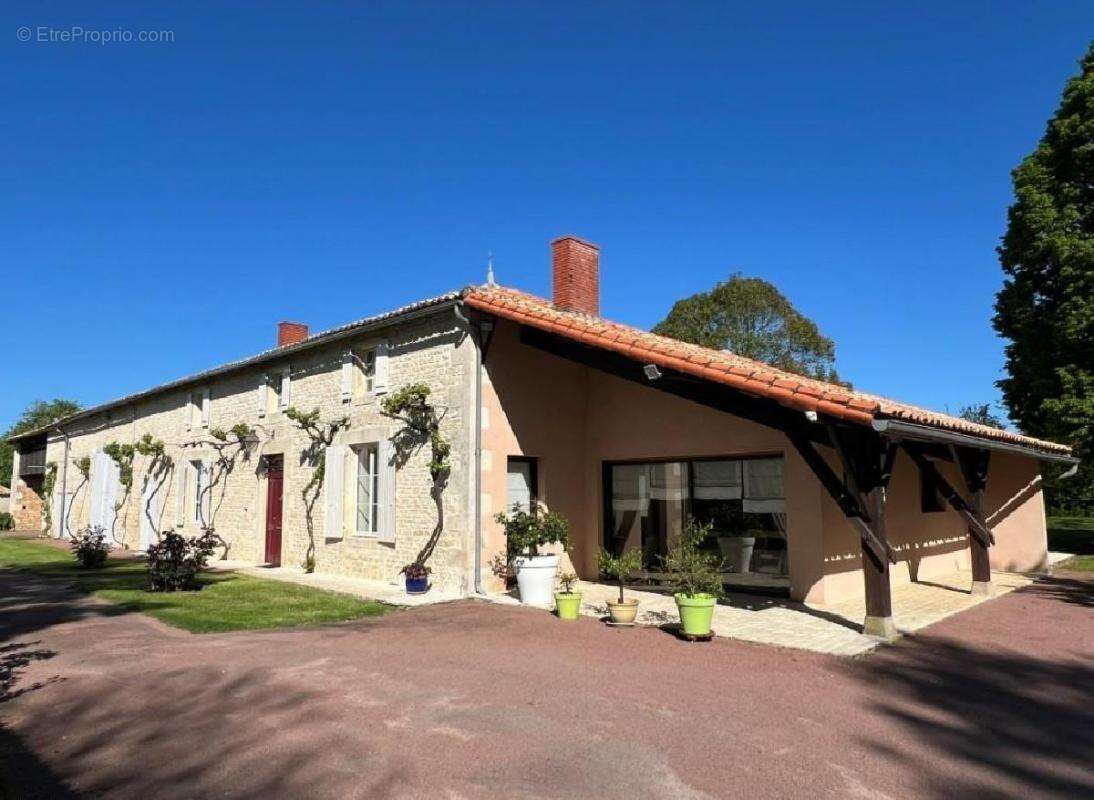 Maison à SAUZE-VAUSSAIS