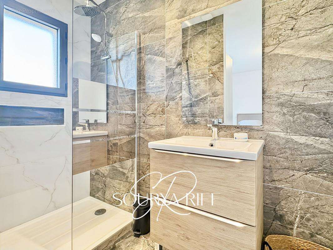 Villa contemporaine avec piscine et sous-sol exceptionnel - photo 11