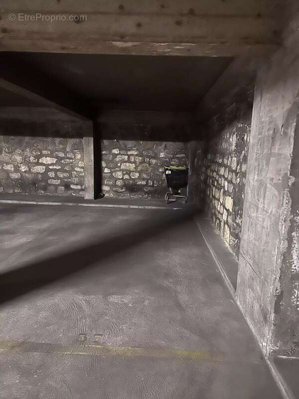 Parking à PARIS-12E