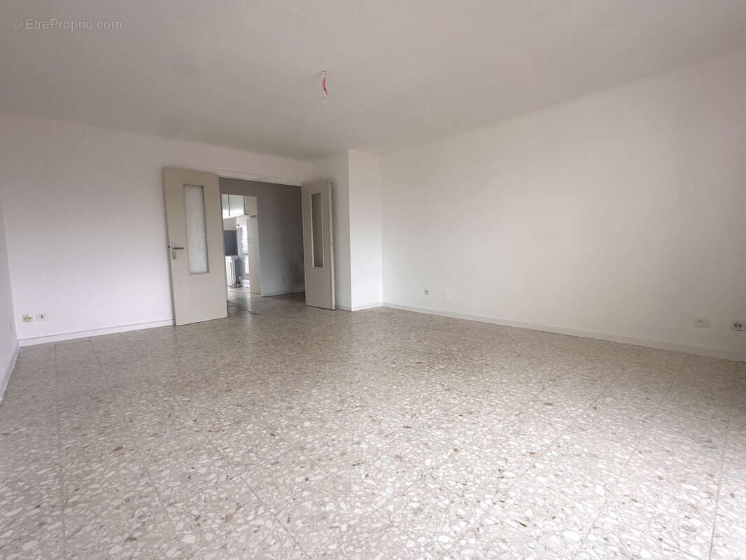 Grand Appartement de 73 M2 + parking + cave - photo 2