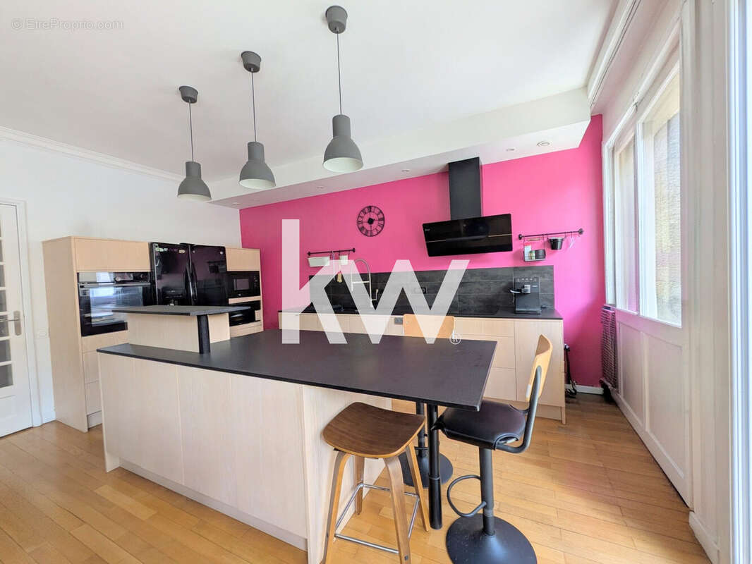 Appartement 186 m² à Saint-Etienne  - photo 3