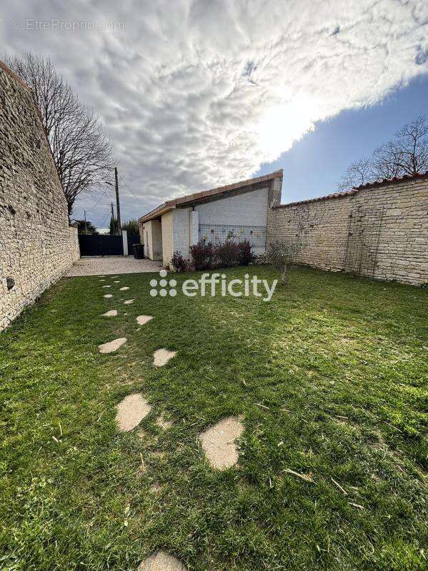 Maison à SAINT-JEAN-DE-LIVERSAY